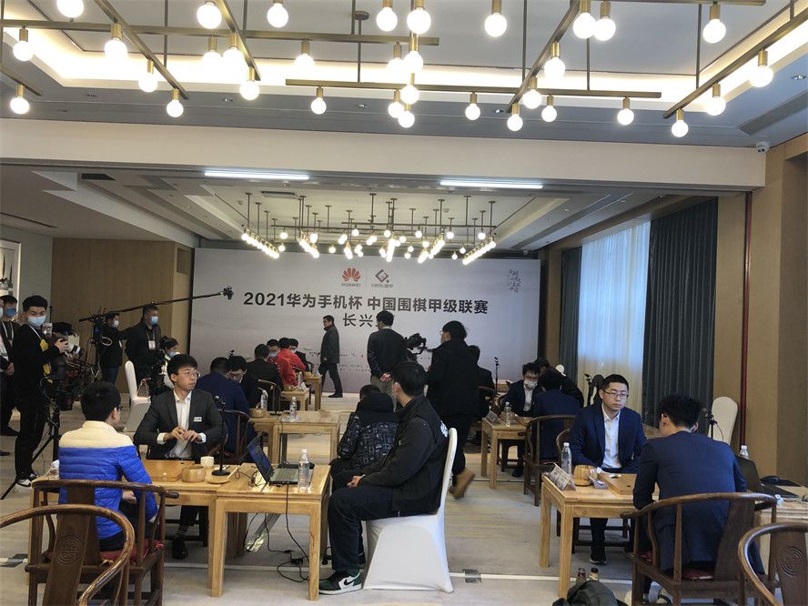 马竞对菲利克斯要价8000万欧，巴萨给不起&最多出2500万拉波尔塔在接受采访时表示将努力留住菲利克斯和坎塞洛，计划尽快展开谈判。